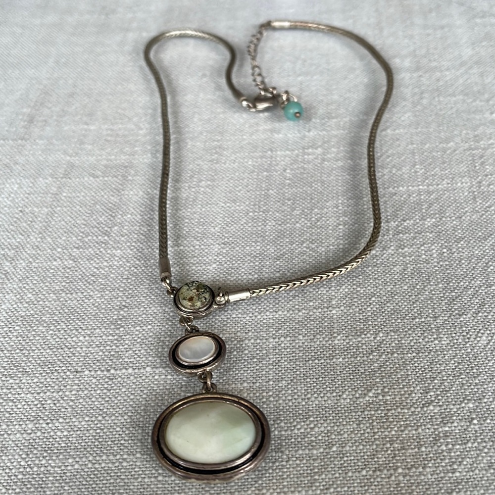 Vintage necklace 3stones look like mother of pearl(not sure)chain 15”-2”extender